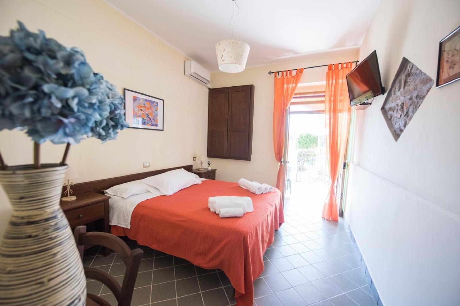B&B Casa Cosmano Brancaleone Marina Exterior photo