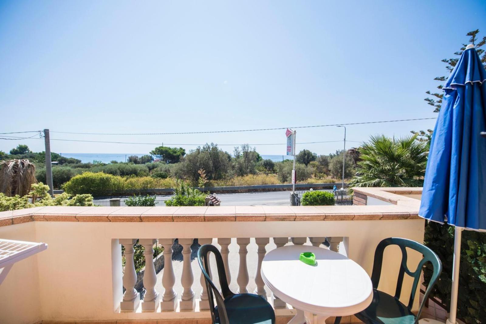 B&B Casa Cosmano Brancaleone Marina Exterior photo